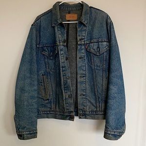 Vintage Levi’s jean trucker jacket. Blanket lined